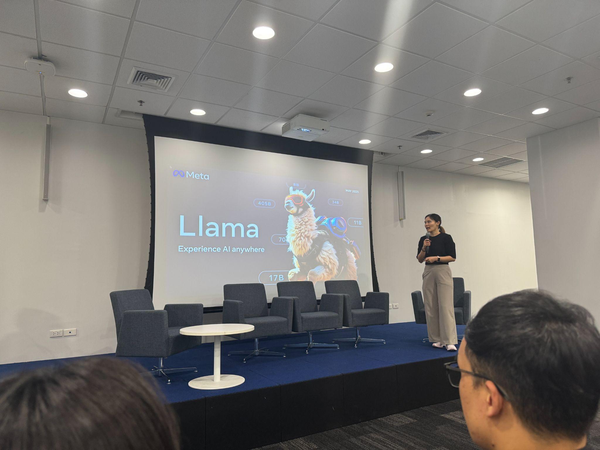 ผู้แทนจาก Meta มาแนะนำการ AI Llama