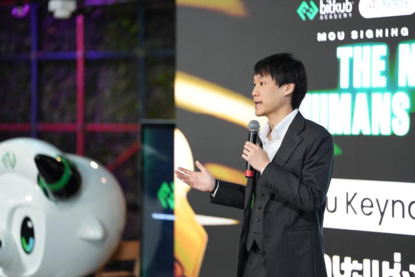 คุณท๊อป จิรายุส ทรัพย์ศรีโสภา ผู้ก่อตั้งและประธานเจ้าหน้าที่บริหาร บริษัท บิทคับ แคปปิตอล กรุ๊ป โอสดิ้งส์ จำกัด